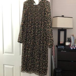 Long flowery flows dress